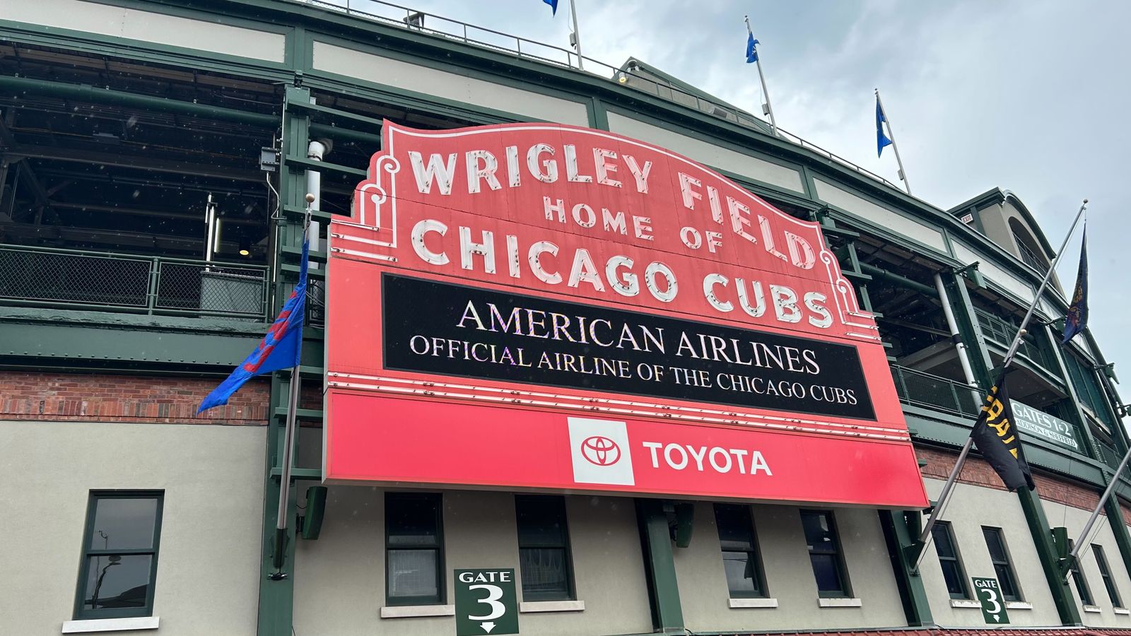 Pirates vs. Cubs, 8:05 p.m., Eastern taken in Chicago (Live coverage). Photo by JOSÉ NEGRON / DKPS